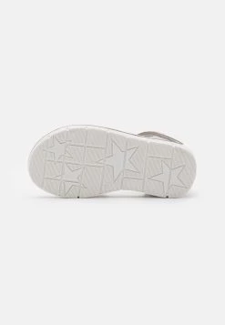 Friboo Holographic Leather - Sandalias - Silver 10 Friboo Holographic Leather - Sandalias - Silver -Tienda de moda infantil. 1515a1a82d2d45318394feea8a9e6003