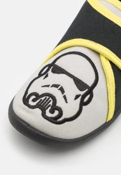 Friboo Star Wars Stormtrooper - Pantuflas - Black 11 Friboo Star Wars Stormtrooper - Pantuflas - Black -Tienda de moda infantil. 624ce331bcb64bfea152baf9c30421c5