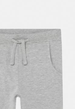 Friboo 3 Pack - Pantalones - Grey/Khaki/Dark Blue 7 Friboo 3 Pack - Pantalones - Grey/Khaki/Dark Blue -Tienda de moda infantil. 77862246aa894317ac84cfc14d1f722d