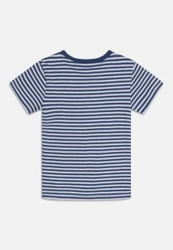 Tienda de moda infantil. -Tienda de moda infantil. cfd7c631f8304d09a78bca1f5e795acc